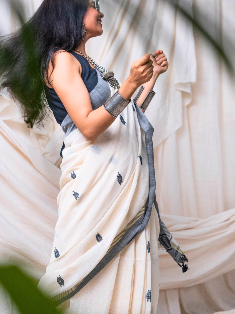Kala Jali Linen Handwoven Jamdani Saree