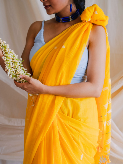 Surjamukhi Mulmul Handwoven Saree