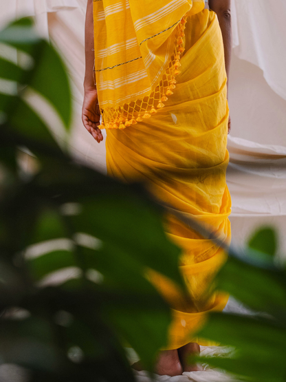 Surjamukhi Mulmul Handwoven Saree